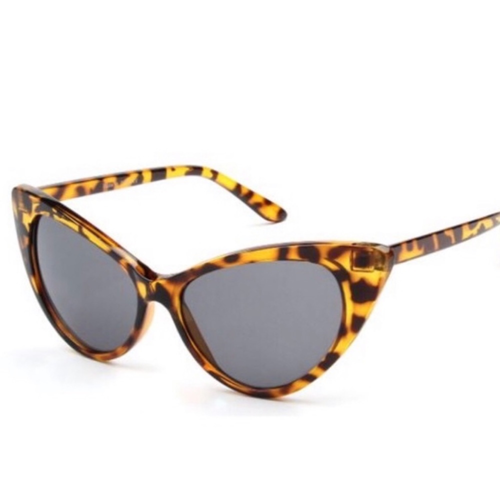 Chic Tortoise Shell Style Cat Eye Sunnies - Picture 3 of 15